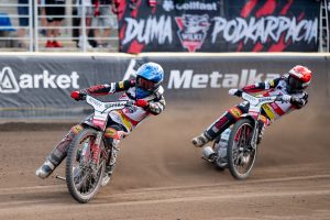 Wilki Krosno kontra Moonfin Magnus Ostrów Wielkopolski. Krośnianie lepsi w hitowym spotkaniu. Niemal kompletny Doyle [RELACJA]