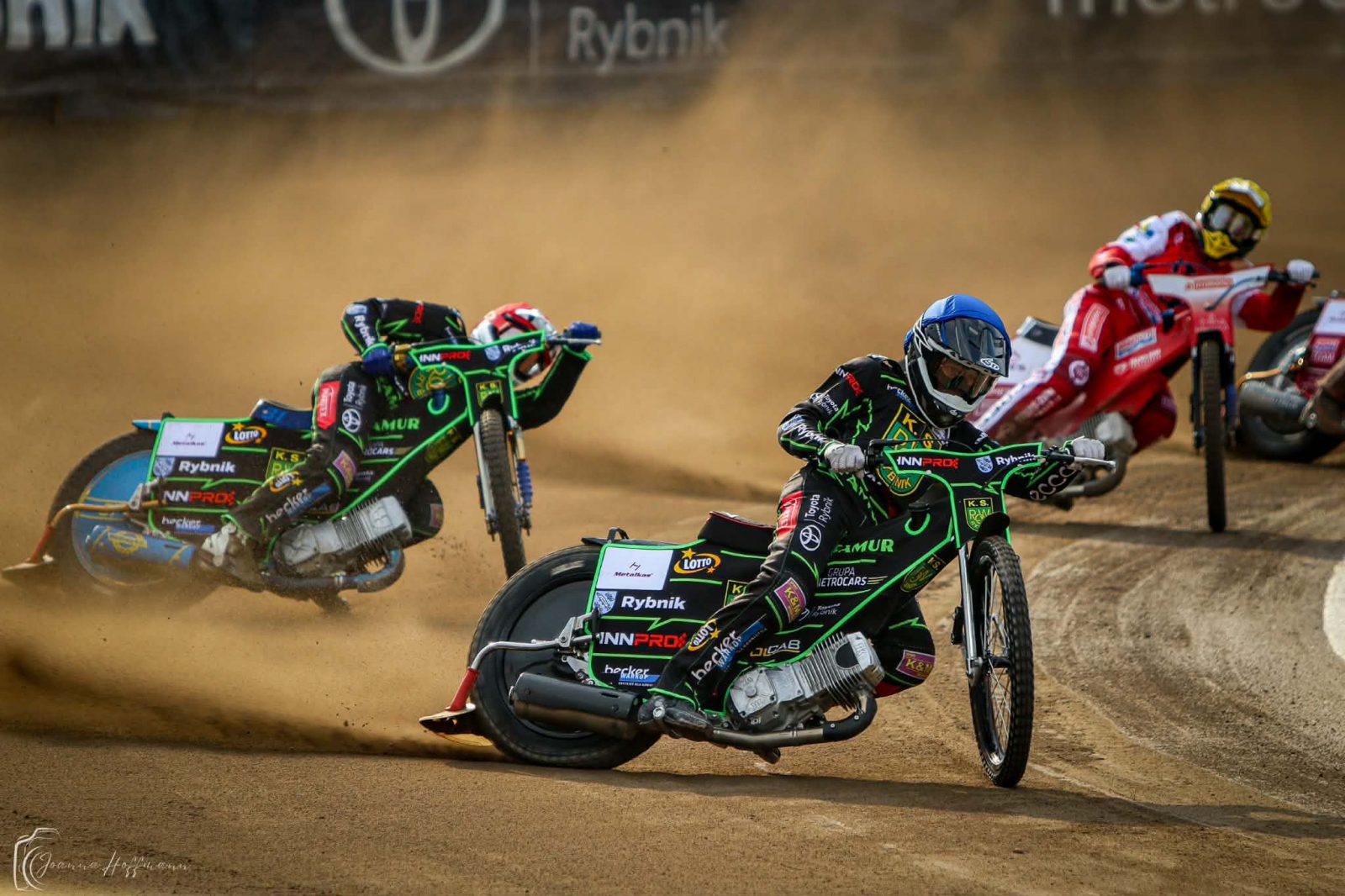 Żużel w TV w tym tygodniu. Gdzie oglądać najważniejsze mecze i hity? 2 Gdzie oglądać żużel w tym tygodniu? Znamy plan transmisji na ten tydzień